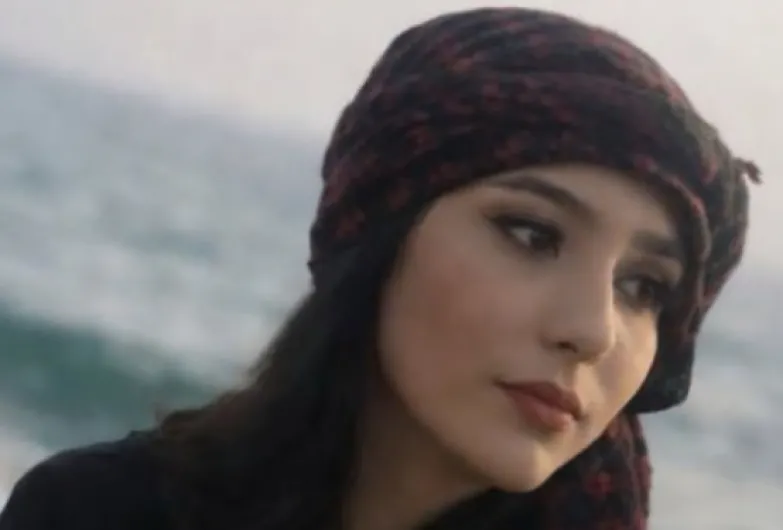 Najmeh Amini, condannata a morte a 23 anni per un post “blasfemo” sui social